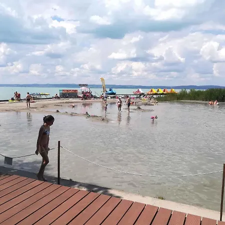 House And Apts. In Balaton 35519 Lejlighed *